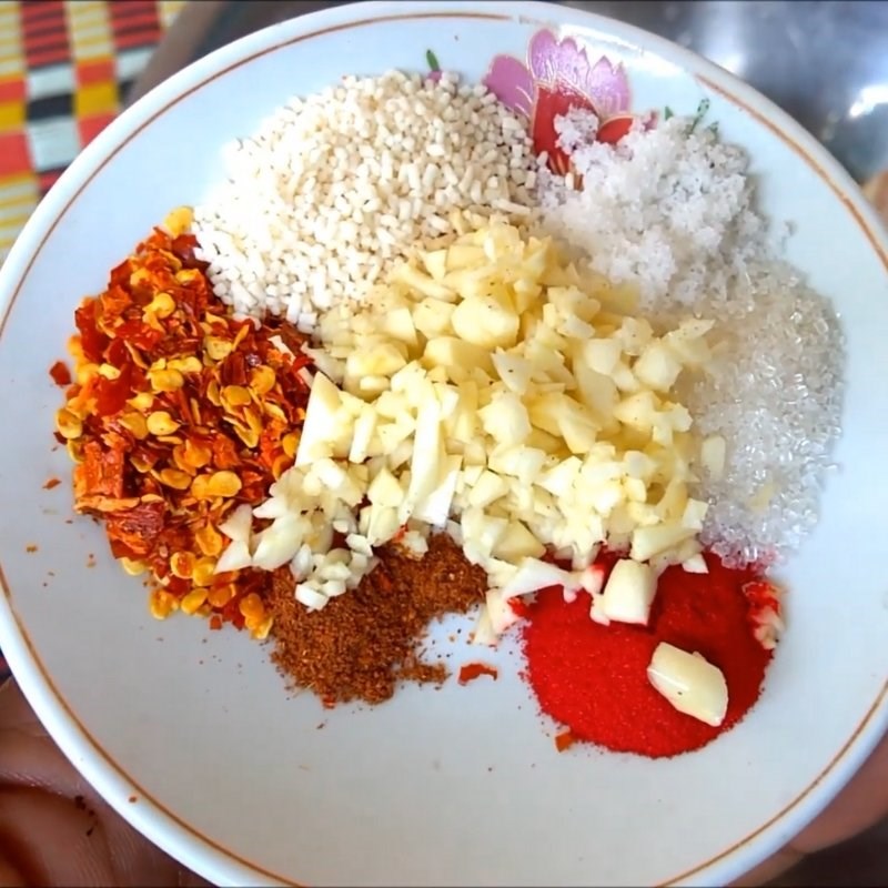 Bước 1 Sơ chế và ướp thịt gà Lẩu gà măng cay