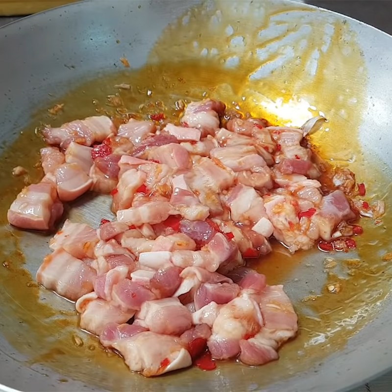 Bước 2 Sơ chế và ướp thịt heo Thịt kho củ cải muối