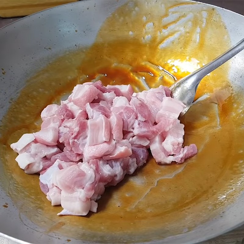Bước 2 Sơ chế và ướp thịt heo Thịt kho củ cải muối
