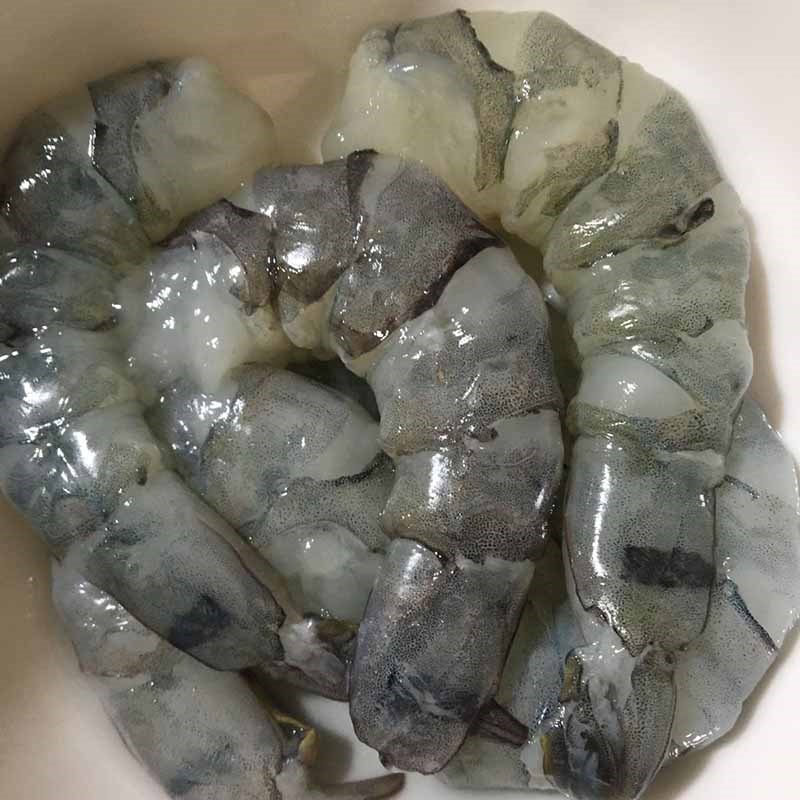 Bước 1 Sơ chế và ướp tôm Canh đu đủ nấu tôm tươi