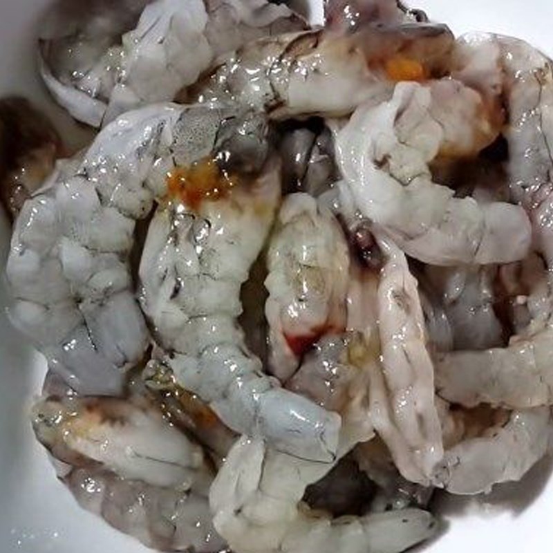 Bước 3 Sơ chế và ướp tôm Bánh canh bí đỏ