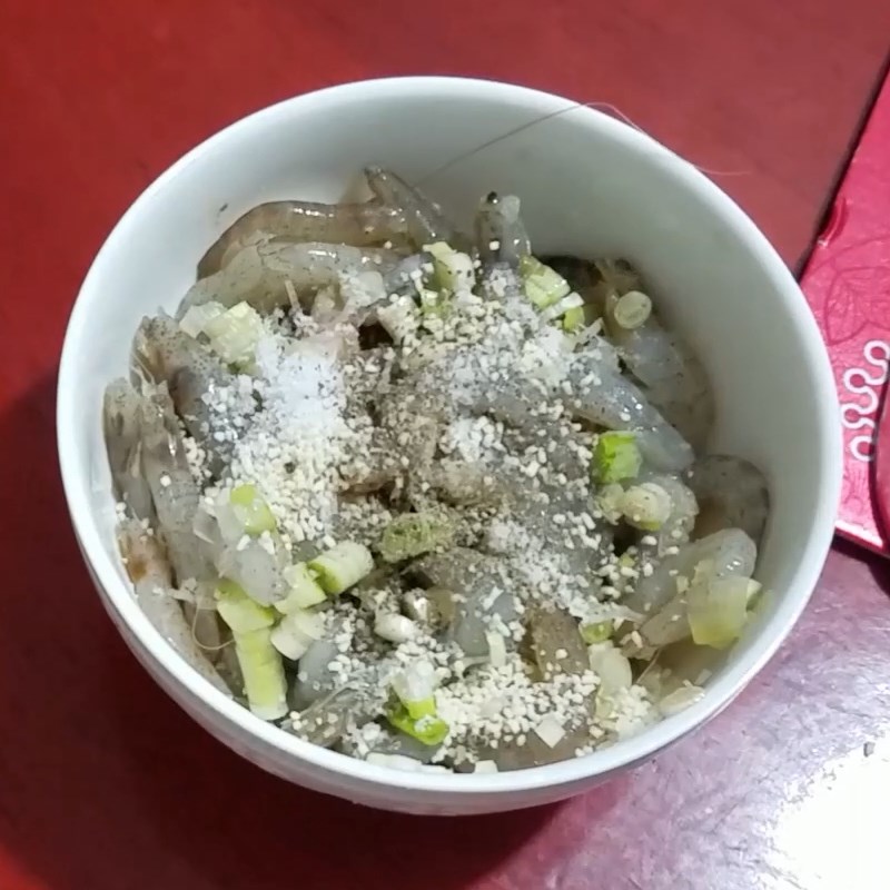 Bước 3 Sơ chế và ướp tôm Bánh canh bí đỏ