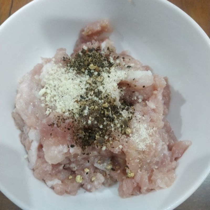 Bước 2 Sơ chế và xào thịt heo Bánh tráng lụi (công thức được chia sẻ từ người dùng)