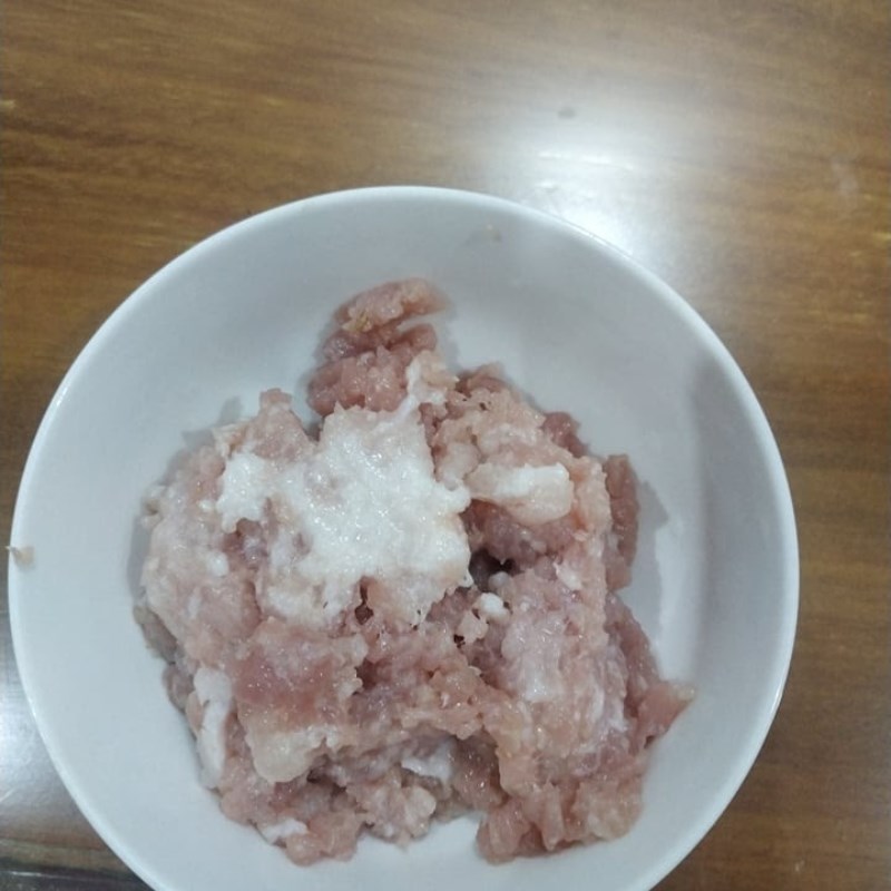 Bước 2 Sơ chế và xào thịt heo Bánh tráng lụi (công thức được chia sẻ từ người dùng)