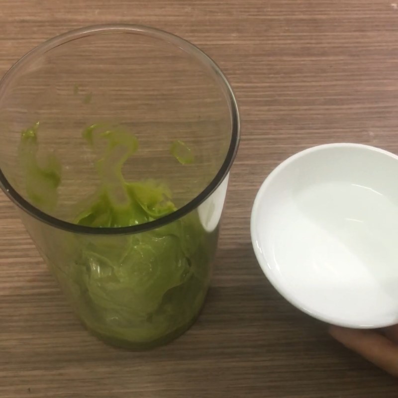 Bước 2 Sơ chế và xay bơ Pudding bơ sữa cho bé ăn dặm