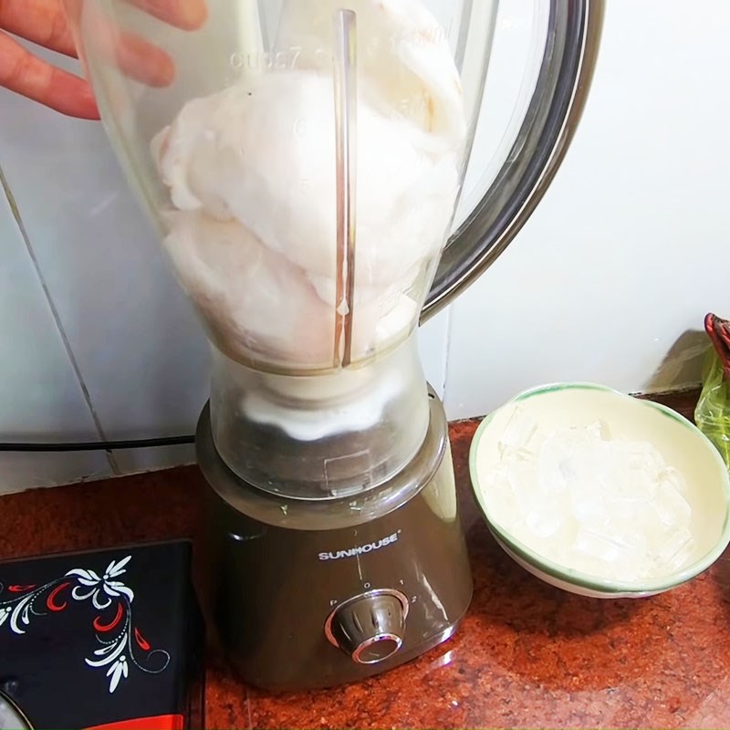 Bước 3 Sơ chế và xay cơm dừa Sinh tố ca cao dừa