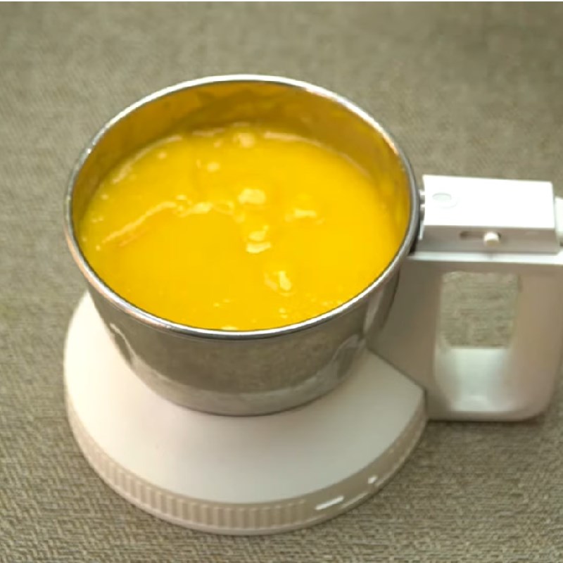 Bước 3 Sơ chế và xay xoài Panna cotta thạch xoài
