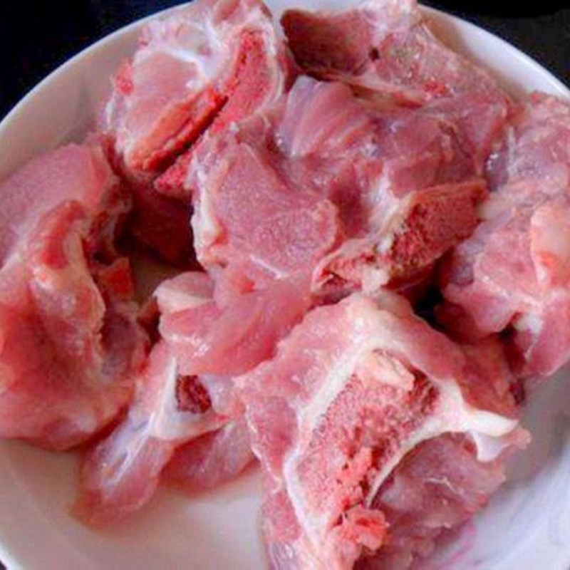 Bước 1 Sơ chế xương và các nguyên liệu Canh bắp cải cuốn thịt bằm xương heo cà rốt