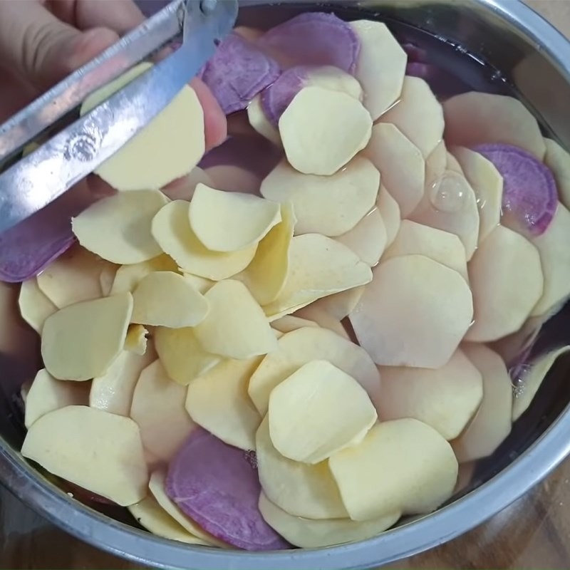 Bước 1 Sơ chế khoai lang Khoai lang chiên bơ