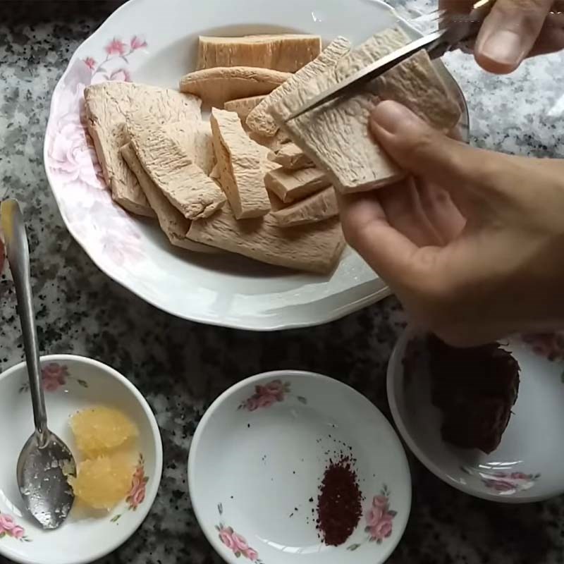 Bước 1 Sơ chế nguyên liệu Sườn non rim me