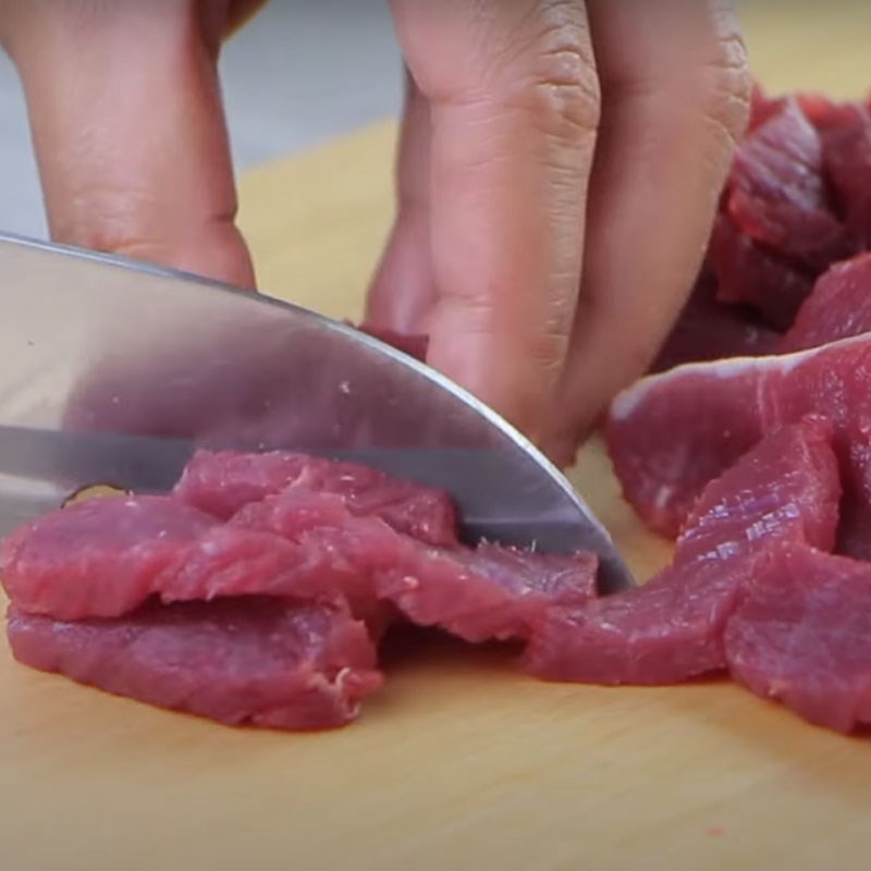 Bước 1 Sơ chế nguyên liệu Thịt bò kho gừng