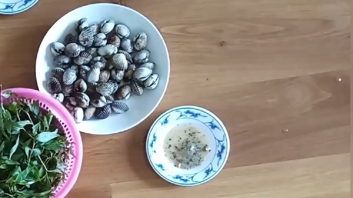 Sò huyết nướng mọi