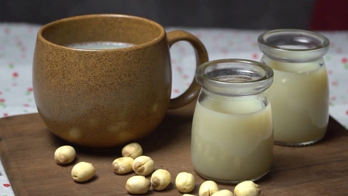 Sữa hạt sen đậu xanh cho bé ăn dặm