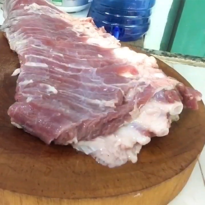 Bước 1 Rửa và trụng sườn bò Sườn bò hầm đu đủ