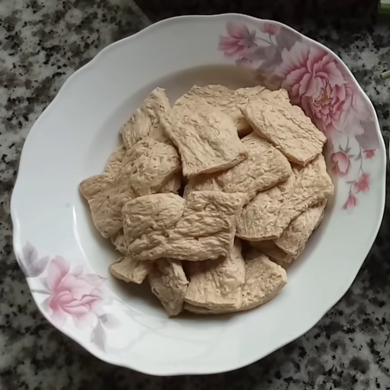 Bước 1 Sơ chế các nguyên liệu Sườn chay kho nấm đông cô