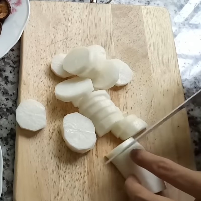 Bước 1 Sơ chế các nguyên liệu Sườn chay kho nấm đông cô
