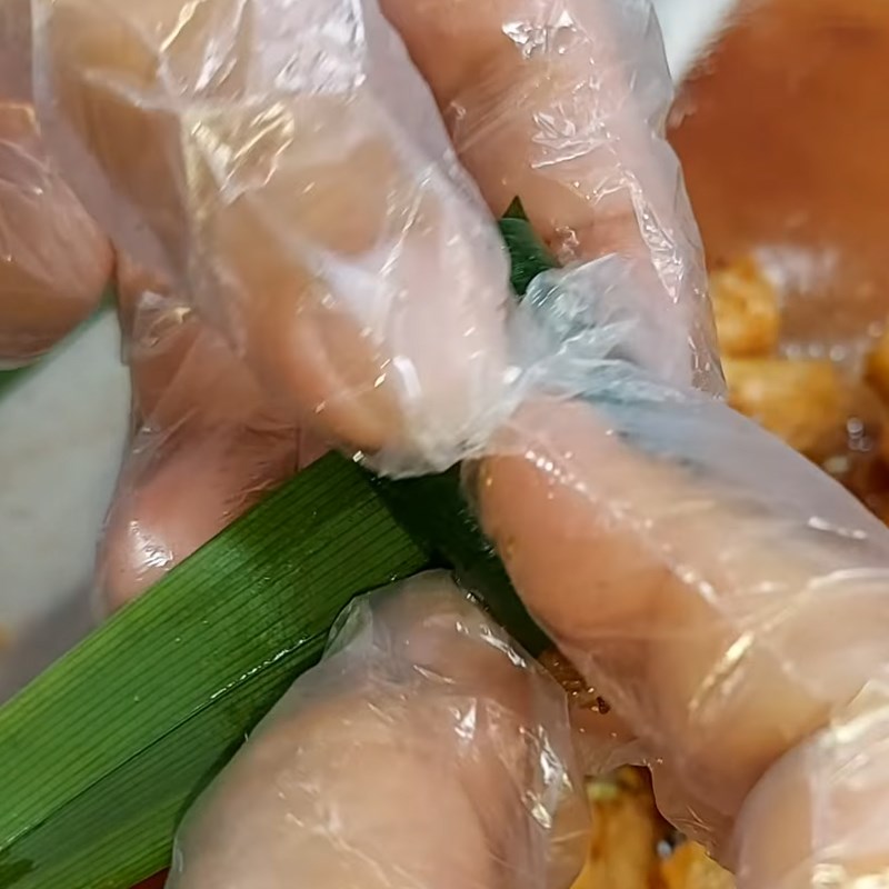 Bước 3 Gói và nướng sườn Sườn non chay nướng lá dứa