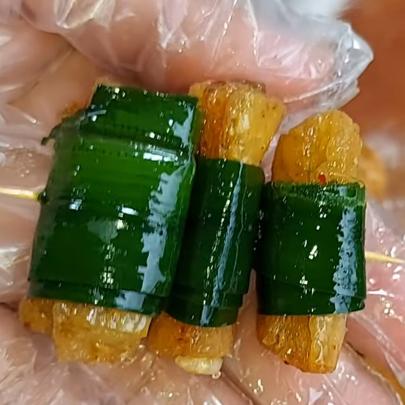 Bước 3 Gói và nướng sườn Sườn non chay nướng lá dứa