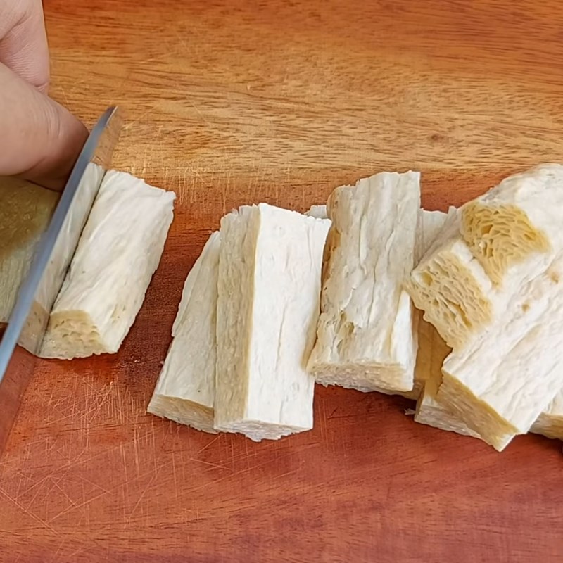 Bước 1 Sơ chế các nguyên liệu Sườn non chay nướng lá dứa