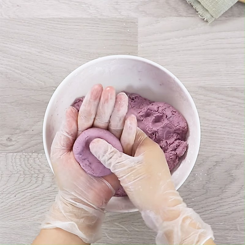 Bước 3 Tạo hình bánh Bánh khoai lang tím bọc phô mai chiên giòn