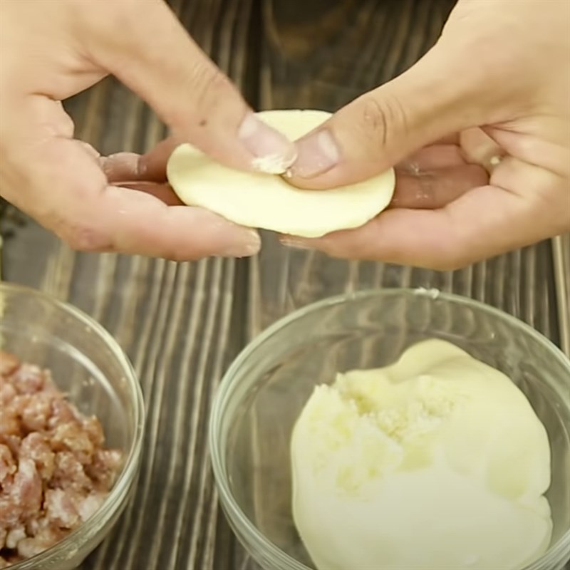 Bước 4 Tạo hình Súp khoai tây viên nhân thịt