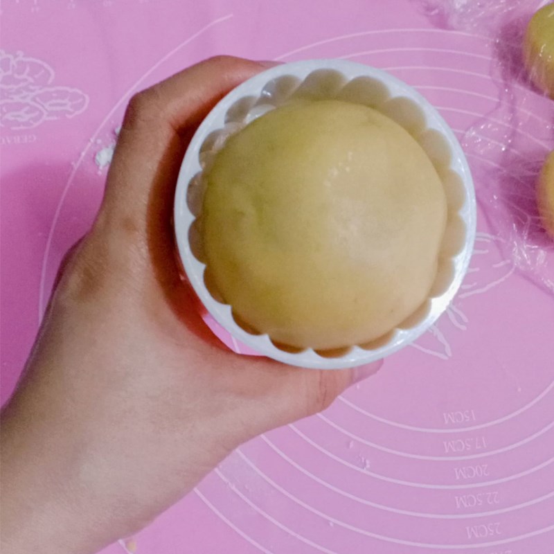 Bước 5 Tạo hình bánh Bánh trung thu thập cẩm (công thức được chia sẻ từ người dùng)