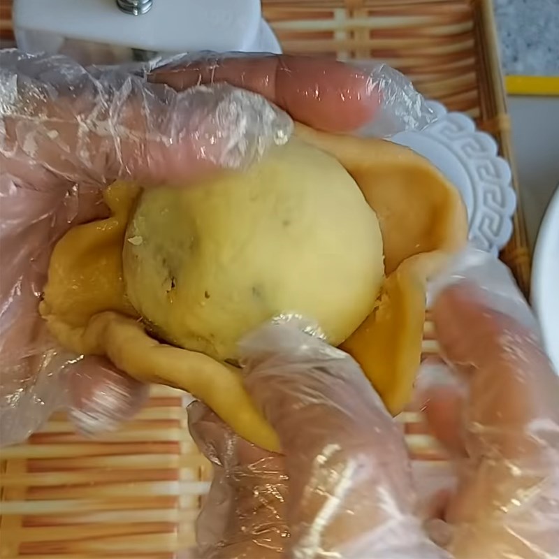 Bước 4 Tạo hình bánh Bánh Trung Thu thập cẩm chay không cần lò nướng