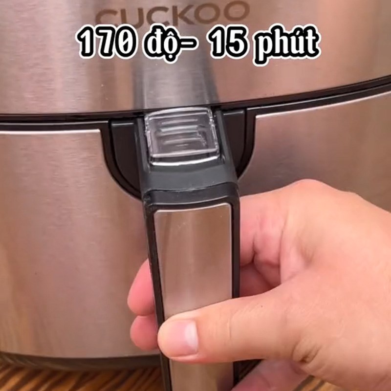 Bước 2 Tạo hình bánh khoai lang phô mai Bánh khoai lang phô mai (Công thức được chia sẻ từ TikTok Cách Nấu Ngon cùng Cách Nấu Ngon)