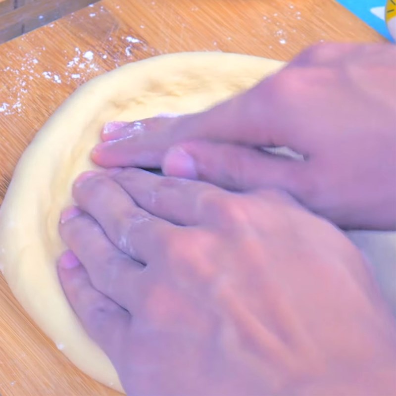 Bước 3 Tạo hình bánh Pizza Pizza bơ tỏi kem phô mai