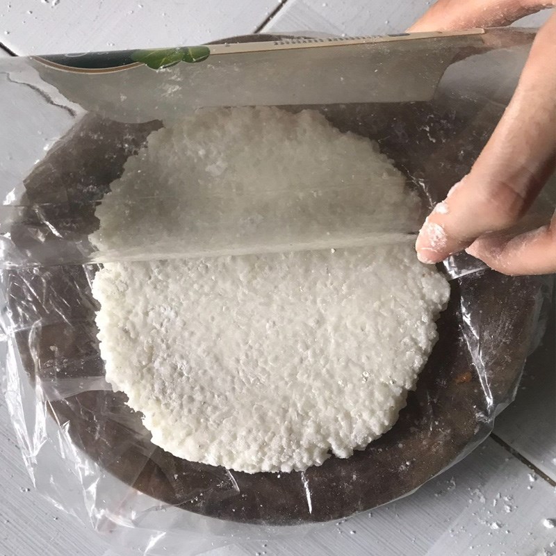 Bước 3 Tạo hình bột Bột chiên từ cơm nguội