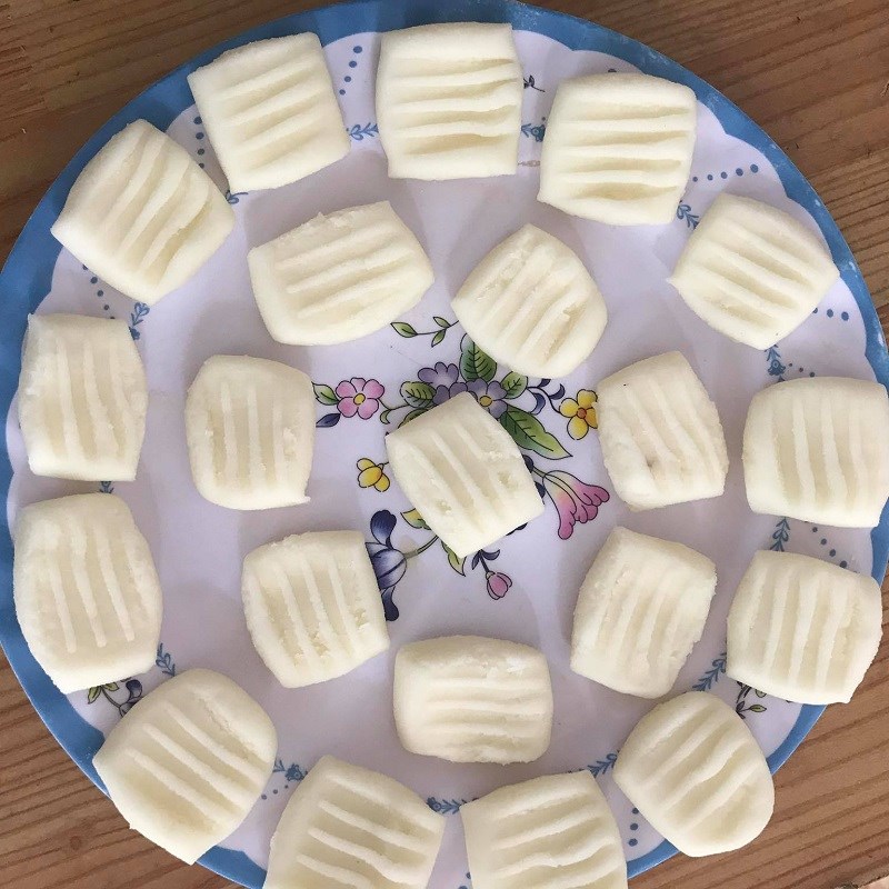 Bước 3 Tạo hình cho bánh Bánh khoai tây chiên phồng (công thức được chia sẻ từ người dùng)
