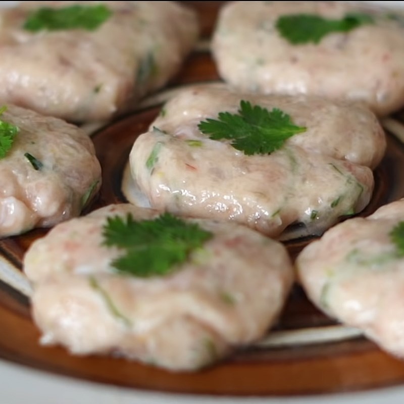 Bước 4 Tạo hình và chiên chả Chả tôm chiên kiểu Thái