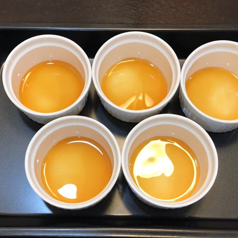 Bước 1 Thắng đường caramel Bánh flan sữa tươi nướng
