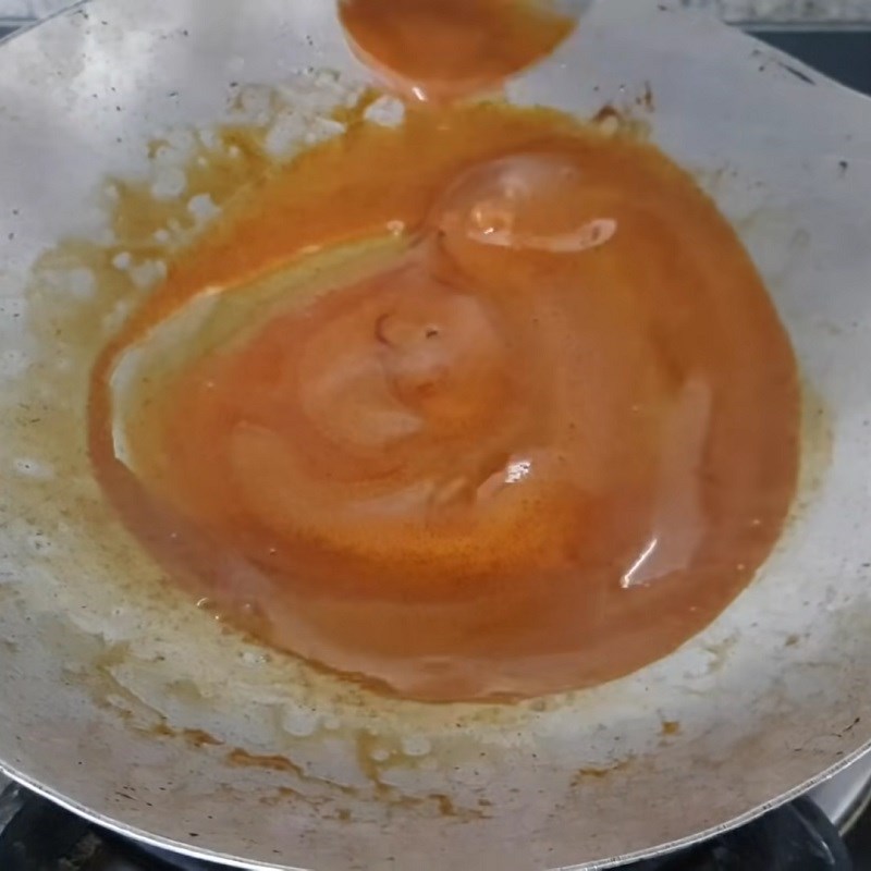 Bước 4 Thắng nước màu Thịt vịt kho tàu
