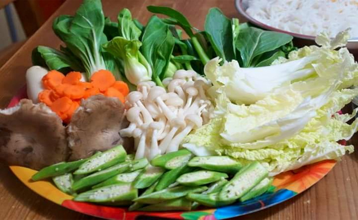 Bước 1 Sơ chế nguyên liệu Lẩu nấm thái chay