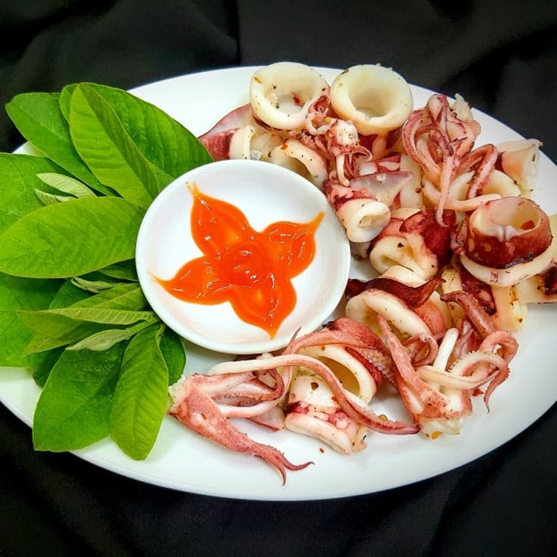 Bước 3 Thành phẩm Mực hấp lá ổi