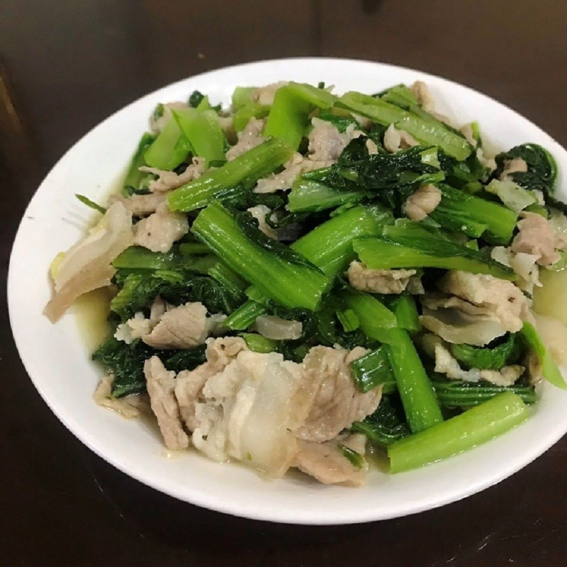 Bước 4 Thành phẩm Cải bẹ xanh xào thịt heo