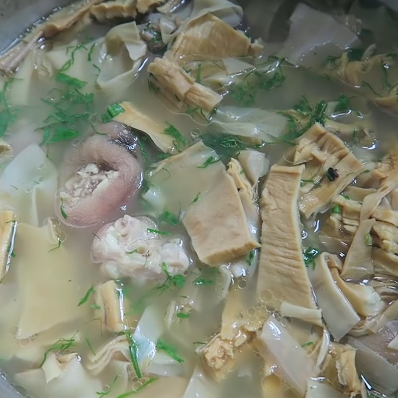Bước 4 Nấu canh măng khô Canh măng khô giò heo