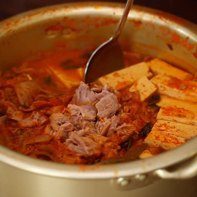 Bước 4 Thành phẩm Canh kim chi cá ngừ ngâm dầu
