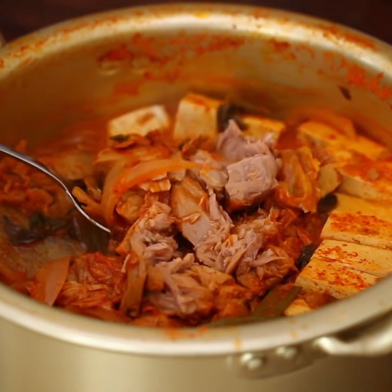 Bước 4 Thành phẩm Canh kim chi cá ngừ ngâm dầu