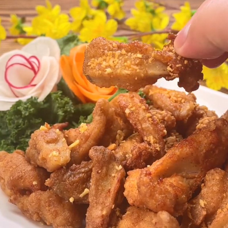 Bước 4 Thành phẩm Sụn gà chiên bơ tỏi (Công thức được chia sẻ từ Tiktok Vào Bếp cùng Cách Nấu Ngon)
