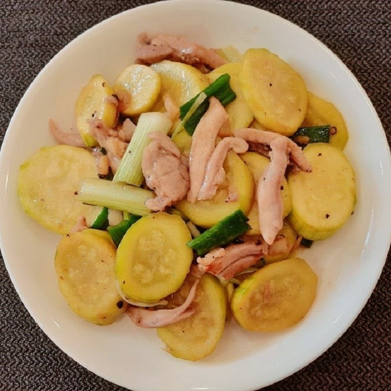 Bước 4 Thành phẩm Thịt gà xào bí ngòi