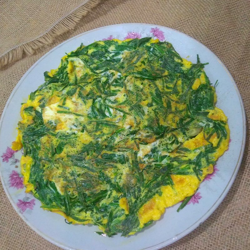 Bước 4 Thành phẩm Trứng rán lá hẹ