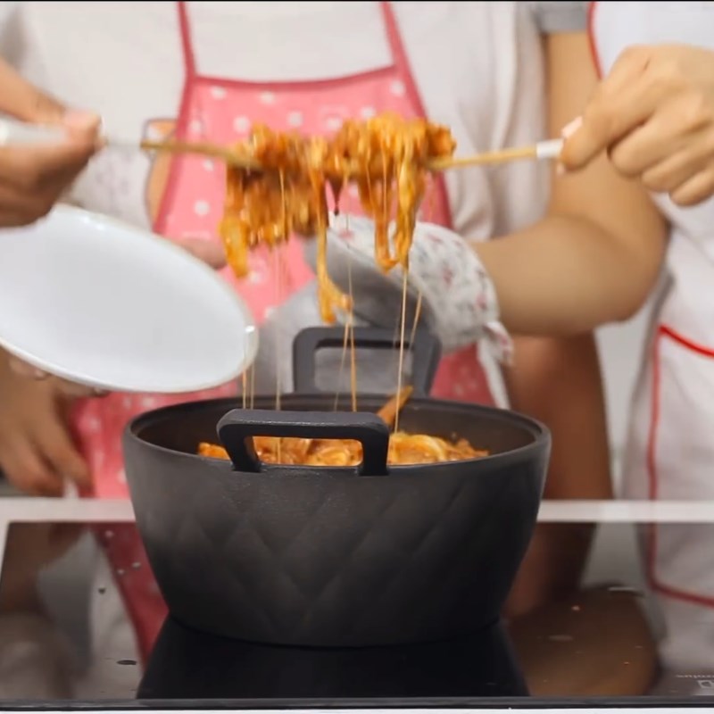 Bước 6 Thành phẩm Gà xào bắp cải phô mai