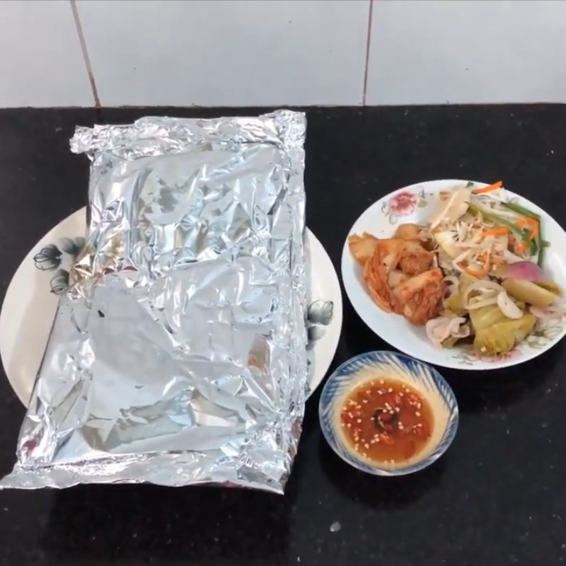 Bước 4 Thành phẩm Vây cá hồi nướng giấy bạc
