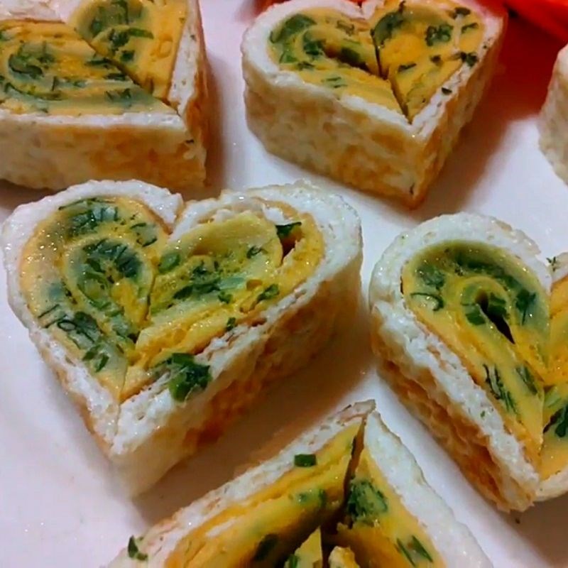 Bước 4 Thành phẩm Trứng cuộn hành lá hình trái tim