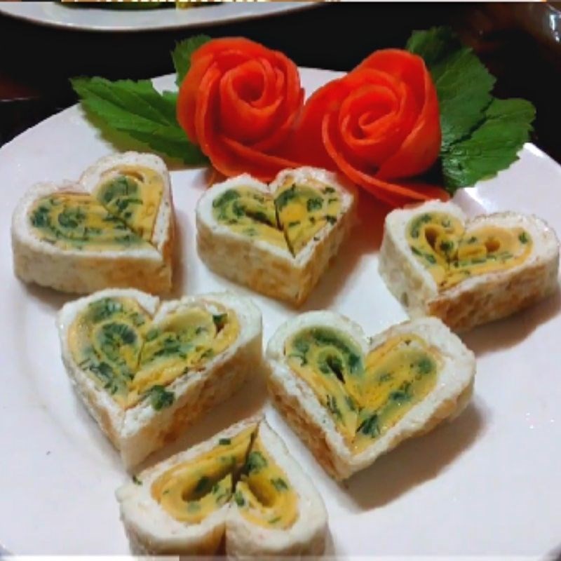 Bước 4 Thành phẩm Trứng cuộn hành lá hình trái tim