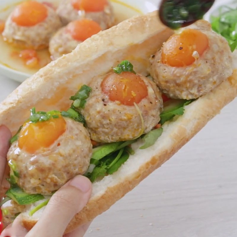 Bước 5 Thành phẩm Bánh mì xíu mại trứng muối