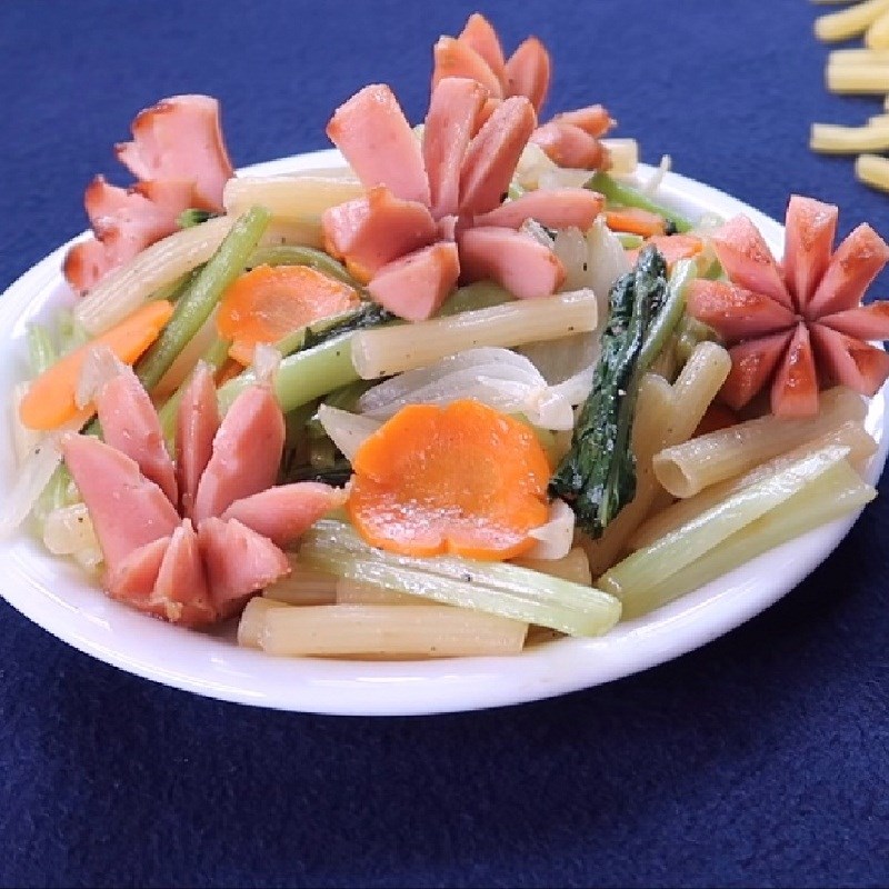 Bước 4 Thành phẩm Nui xào xúc xích rau cải