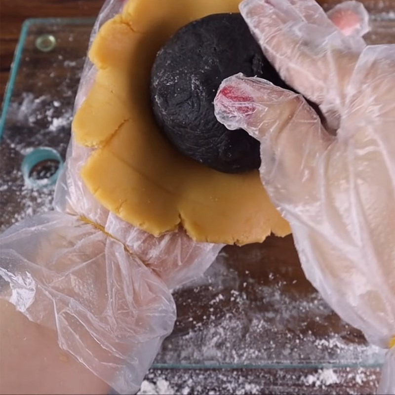 Bước 6 Đóng bánh Bánh Trung Thu mè đen trứng muối
